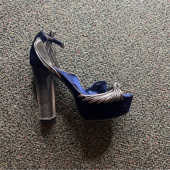 GUESS Y2K Navy Blue & Silver Velvet Ombre Strappy Platform Heels Sandal Shoes 7 - Picture 5 of 16